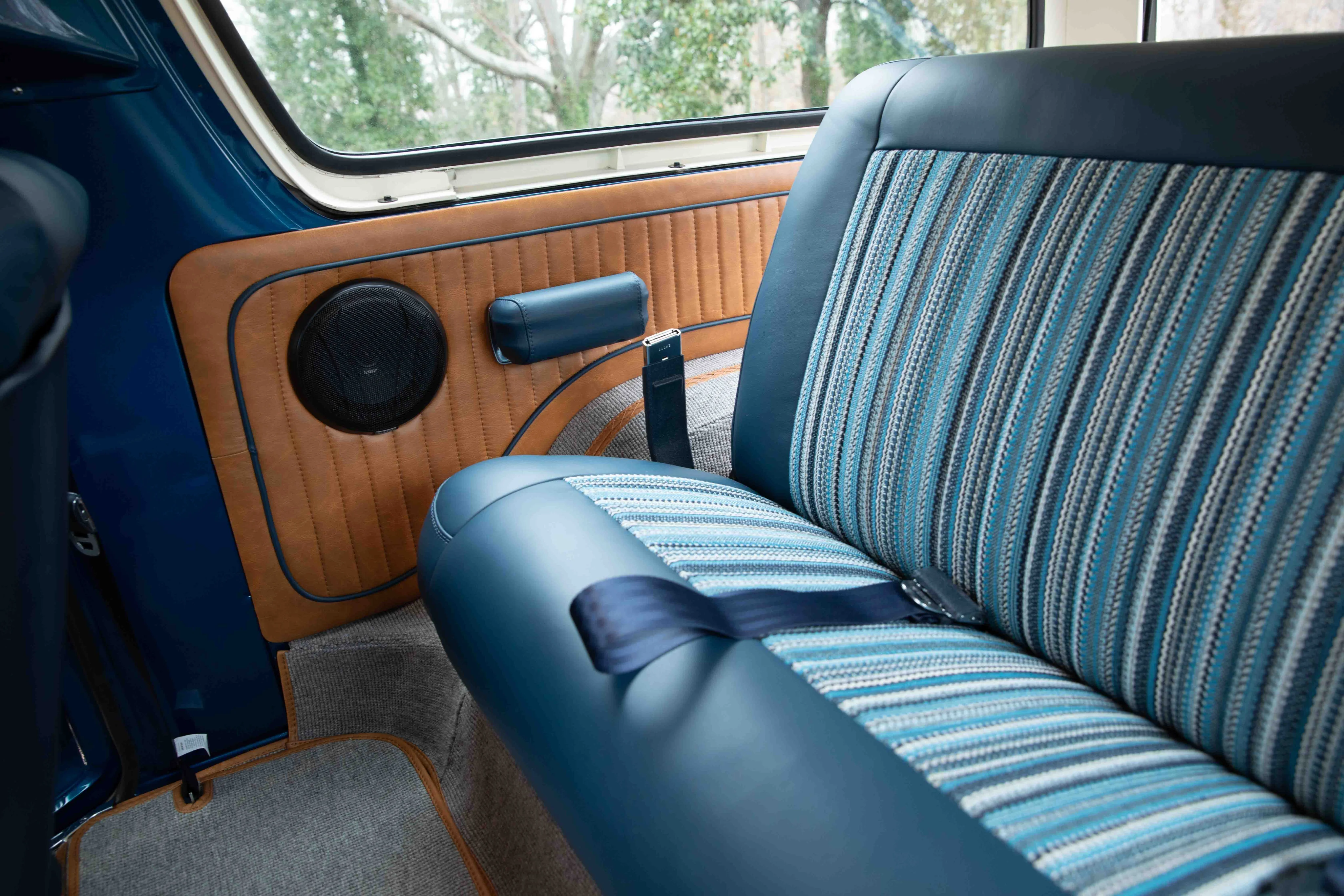 Modern High-Fidelity Audio Upgrades for Vintage Car Interiors